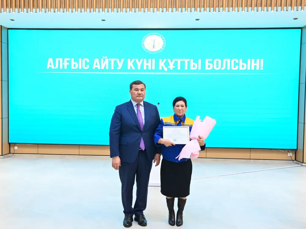 Глава региона наградил работников ряда сфер в честь Дня благодарности (3)