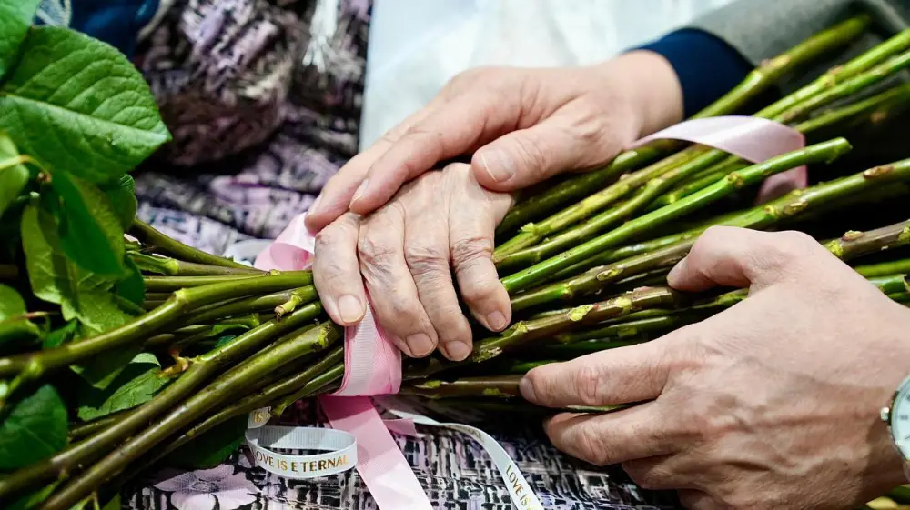 Поздравления женщин Восточно-Казахстанской области с Международным женским днём 8 Марта {city2}