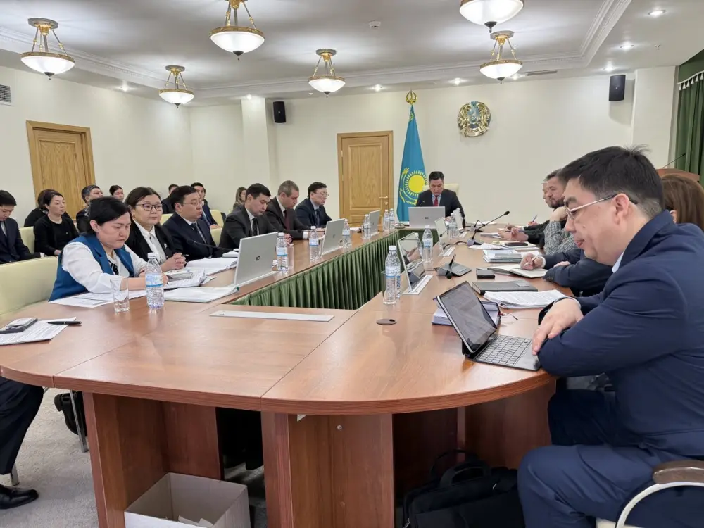 В Минтруда рассмотрели вопросы подушевого финансирования спецсоцуслуг, унификации социальной помощи и безопасности труда {city2}