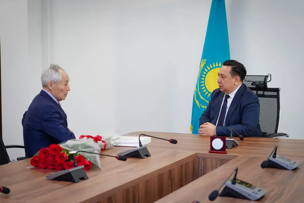 Важность признания вклада ученых в развитие науки и образования: награждение Ундасына Ашимова {city2}