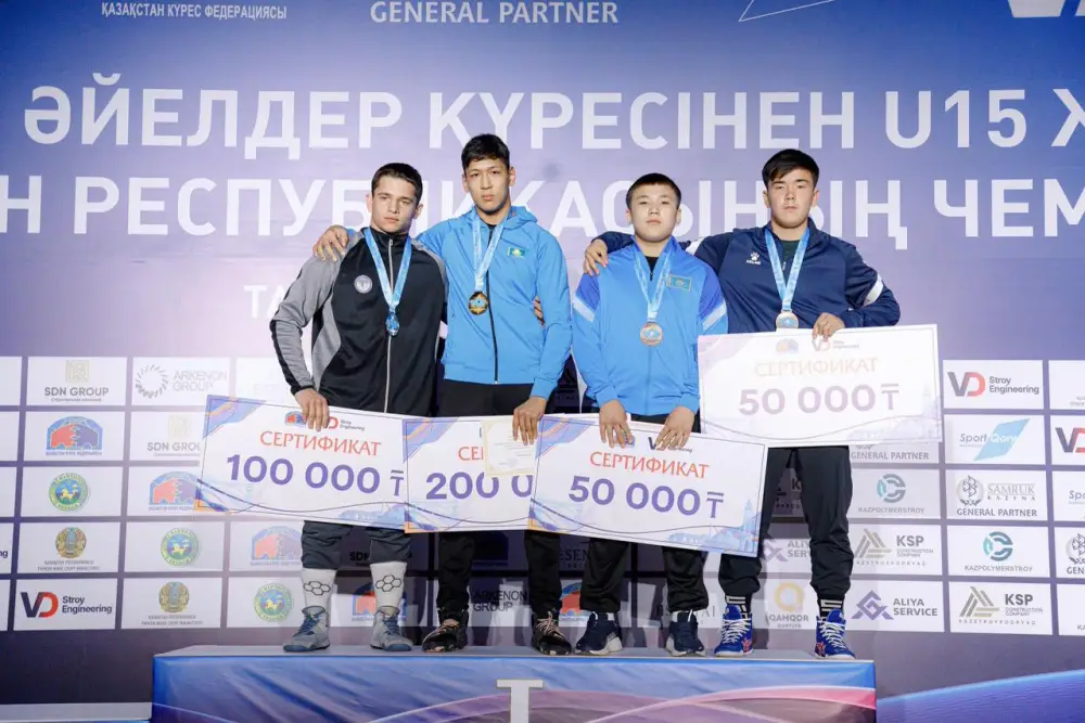 Трое борцов из Абай завоевали золотые медали на чемпионате Казахстана по греко-римской борьбе среди юношей до 15 лет {city2}