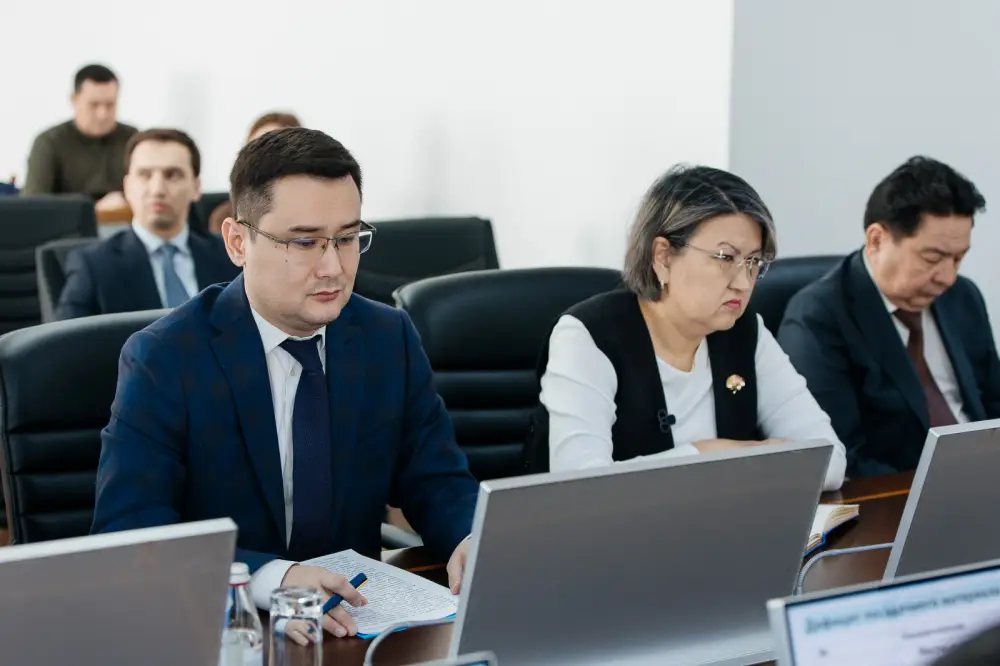 В Атырау состоялось совещание по вопросам экологии и озеленения (4)