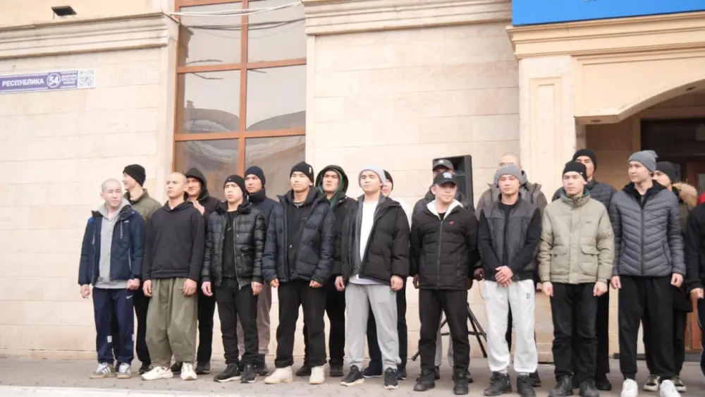В Астане торжественно проводили первых новобранцев весеннего призыва на службу в армию (8)