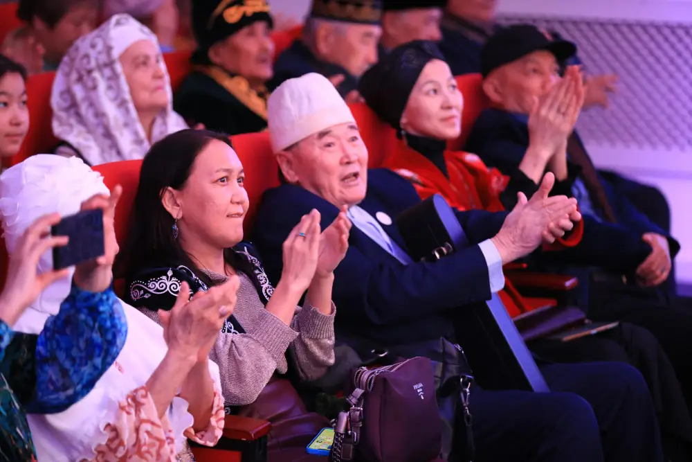 В Актобе молодые жыршы в течение суток исполняют героический эпос (3)