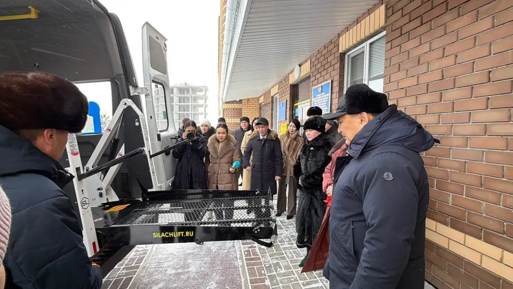 Колеса доброты: детский сад «Аяла» в Кокшетау получил автомобиль для особенных детей {city2}