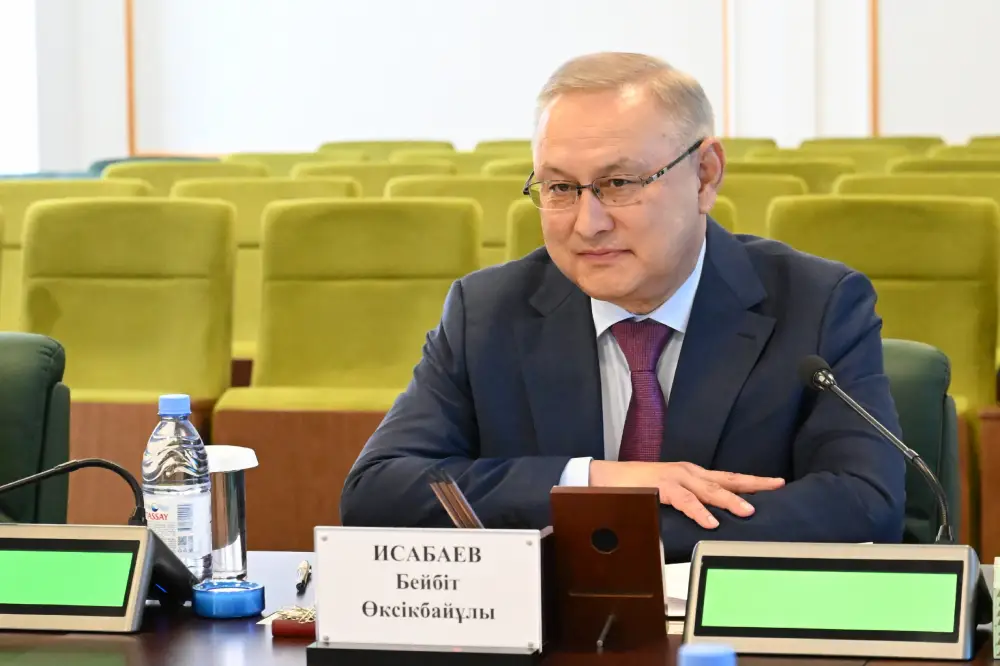 В Жетісу Бейбит Исабаев и Канат Шарлапаев обсудили будущее МСБ региона {city2}