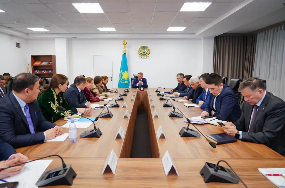 Министр науки и высшего образования обсудил реформы в научной сфере и принял кадровые решения {city2}