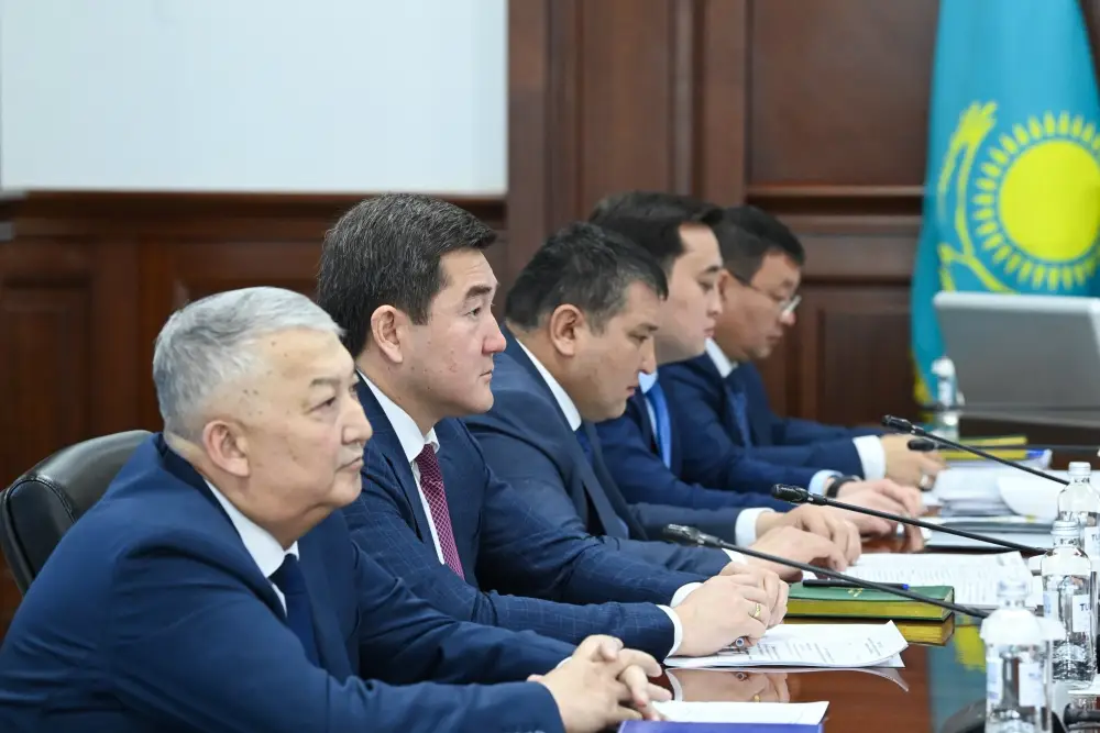 Обсуждение международных инициатив по улучшению экологической ситуации в Казахстане {city2}