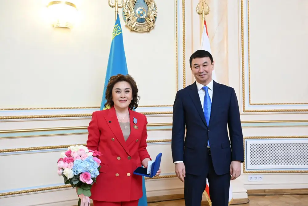 Дархан Сатыбалды вручил государственные награды в преддверии Международного женского дня в Алматы (4)