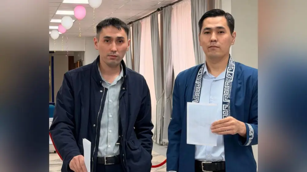 Участие полицейских-близнецов из Мангистау в референдуме подчеркивает значимость гражданской ответственности для будущего страны {city2}