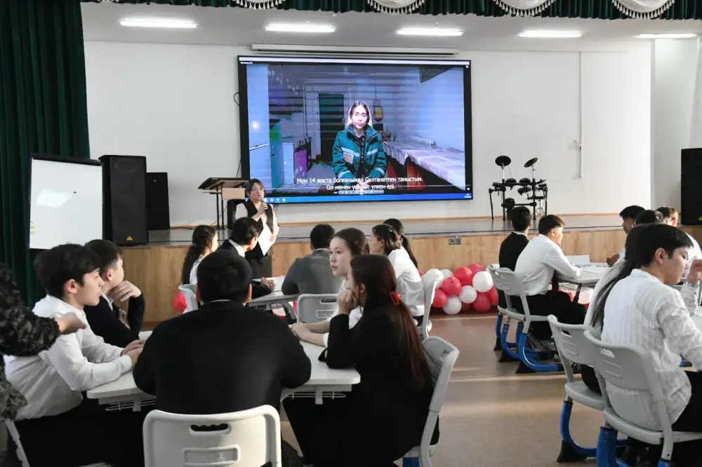 В Астане школьникам продемонстрировали последствия нарушения закона через кино (2)
