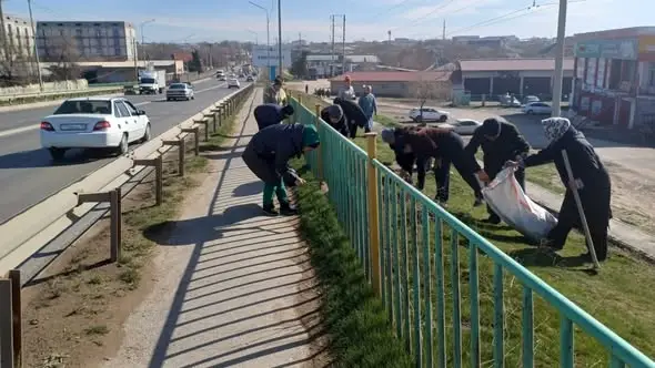 ТУРКЕСТАН: В САРЫАГАШЕ ПРОШЕЛ ОБЩЕНАЦИОНАЛЬНЫЙ СУББОТНИК {city2}