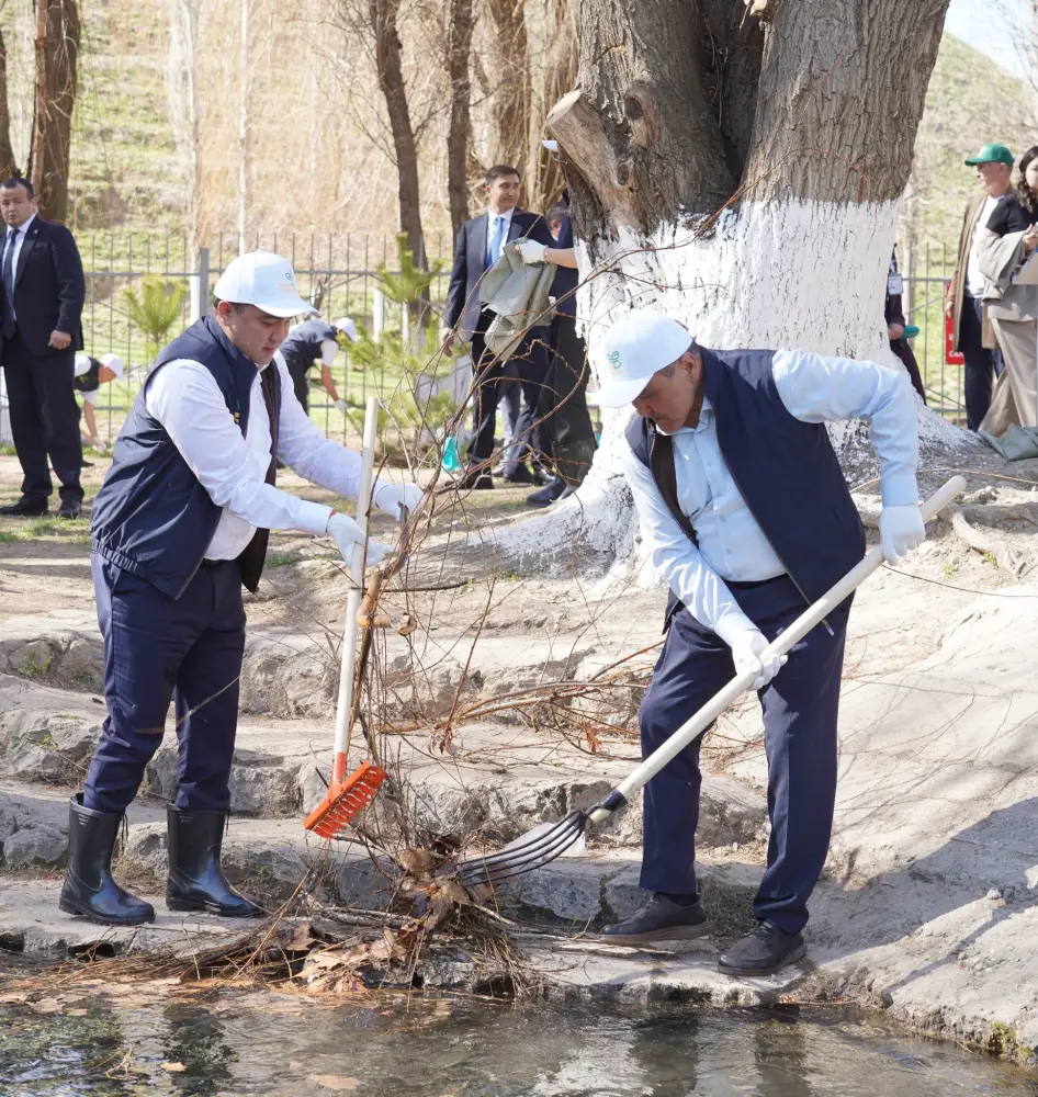 Олжас Бектенов принял участие в акции по очистке родника «Ақ-Ата» в рамках инициативы «Таза Қазақстан» {city2}