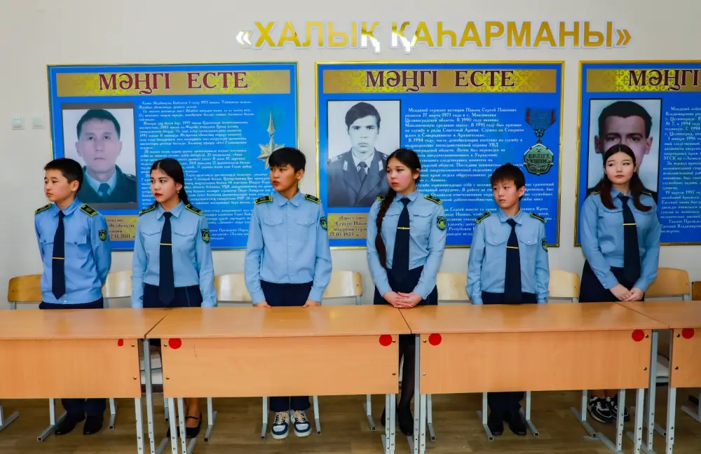 «Закон и порядок»: урок мужества для столичных школьников провели победители UAE SWAT Challenge (10)