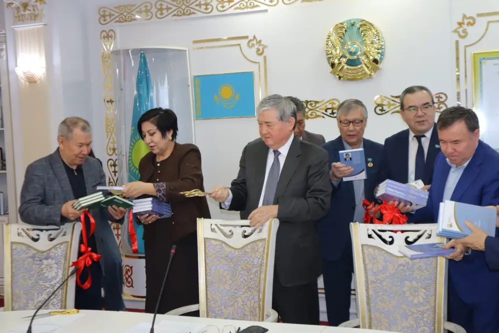 В столице состоялась презентация новых книг Амангельды Кеншиликулы (5)