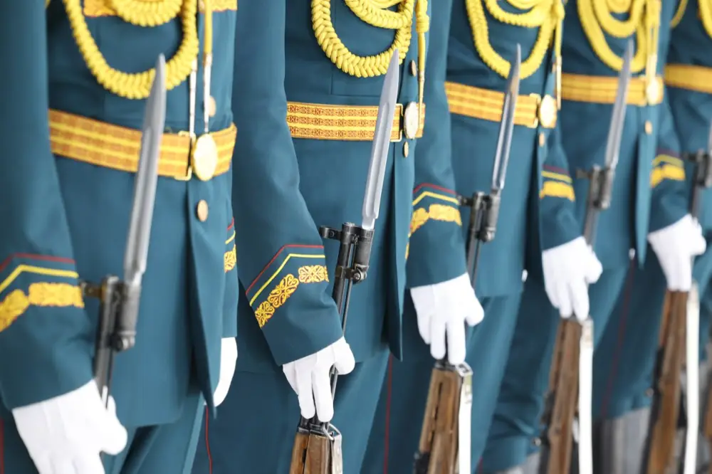 Наурызнама: национальные узоры в форме и на технике гвардейцев (2)