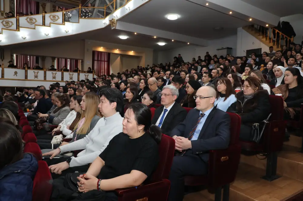 Обсуждение проекта новой Конституции Казахстана финансовым сектором и Общенациональной коалицией {city2}