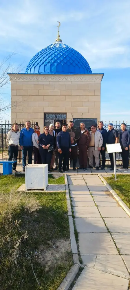 Экспедиция в Туркестанской области исследует 'Балуан тас' {city2}