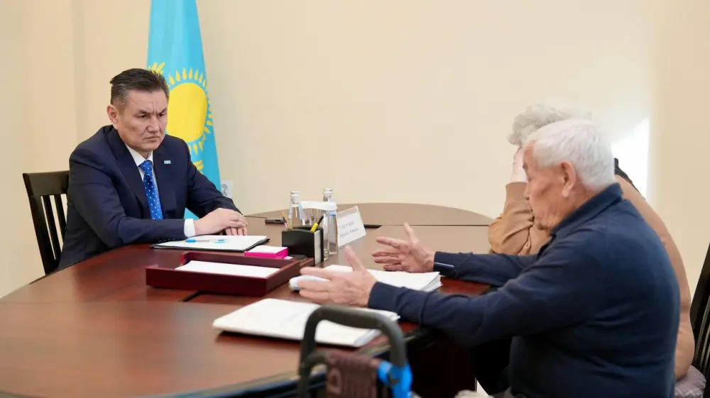 Аким ВКО на личном приеме рассмотрел обращения граждан (10)