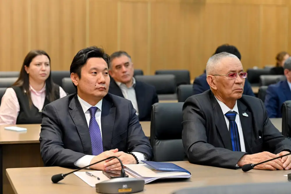 Члены общественного совета области Абай выразили поддержку новой Конституции (4)