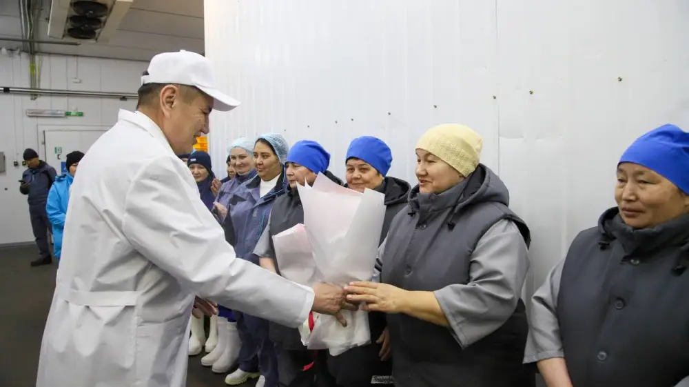 Аким ВКО поздравил с наступающим 8 Марта женщин, которые вносят особый вклад в развитие региона (2)