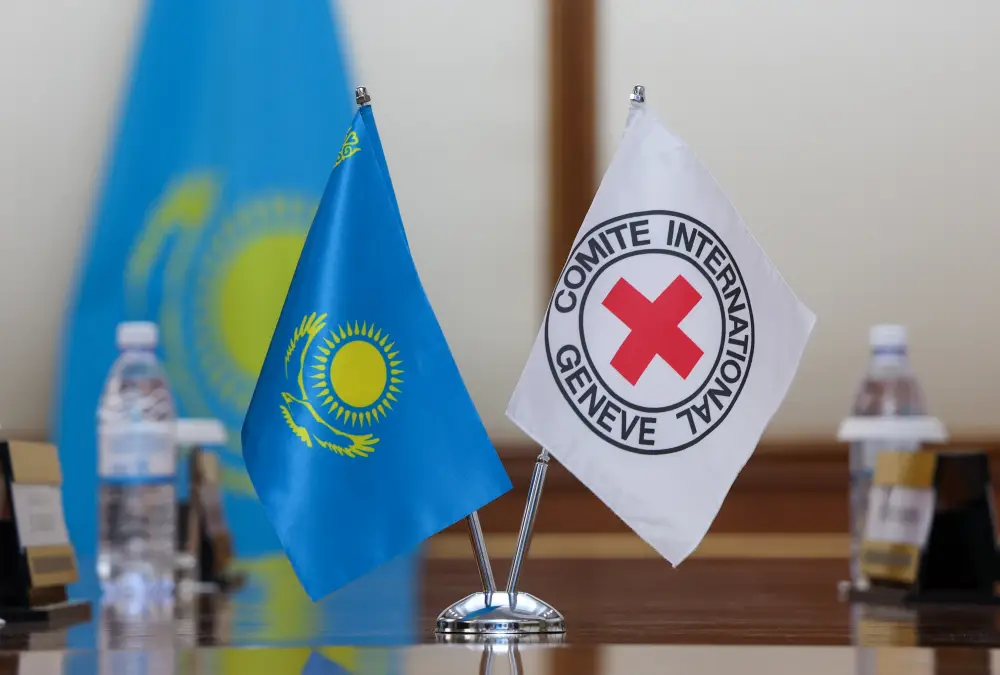 Министр обороны Казахстана обсудил с президентом МККК сотрудничество в сфере международного гуманитарного права (4)