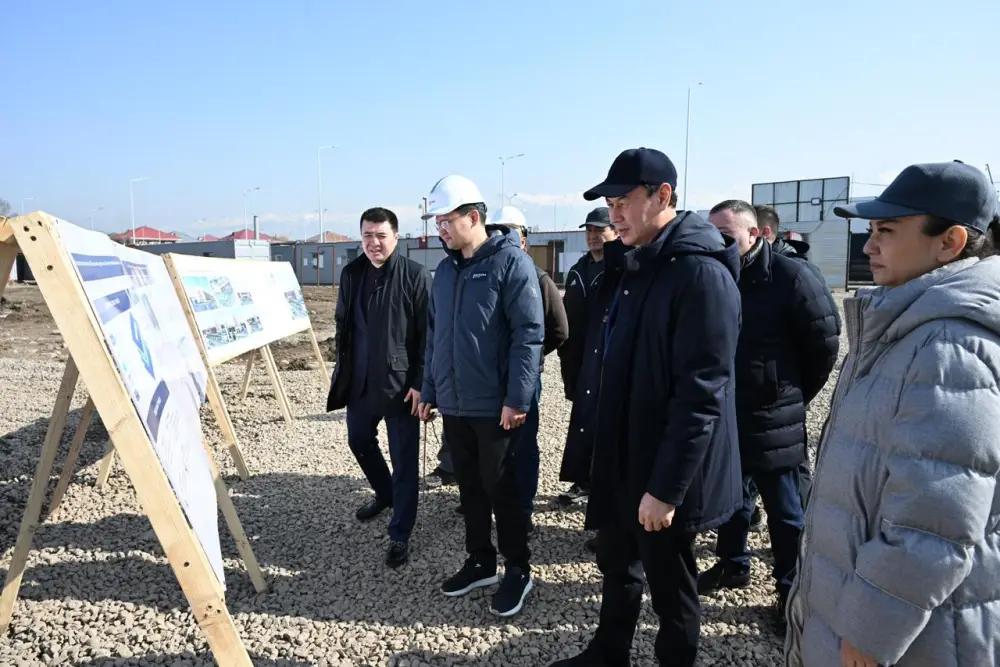 Аким Алматы проверил ход модернизации больницы №7 и строительство новых объектов (4)