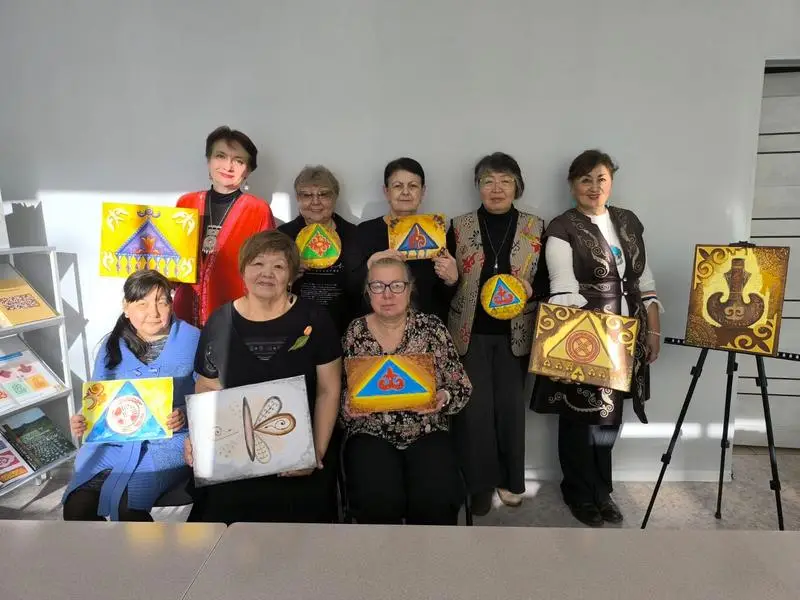 Тумар на холсте: карагандинская библиотека провела этно-мастер-класс по акриловой живописи (3)