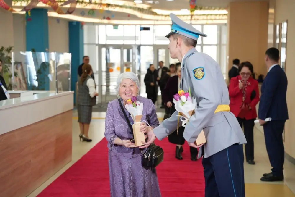 В Алматы прошёл международный концерт в честь ветеранов педагогики, подчеркивающий важность учительского труда в обществе {city2}