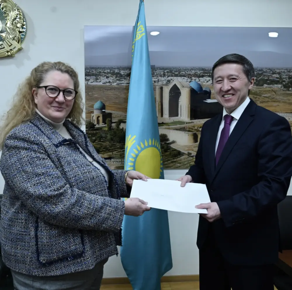 Посол Норвегии вручила копии верительных грамот (4)