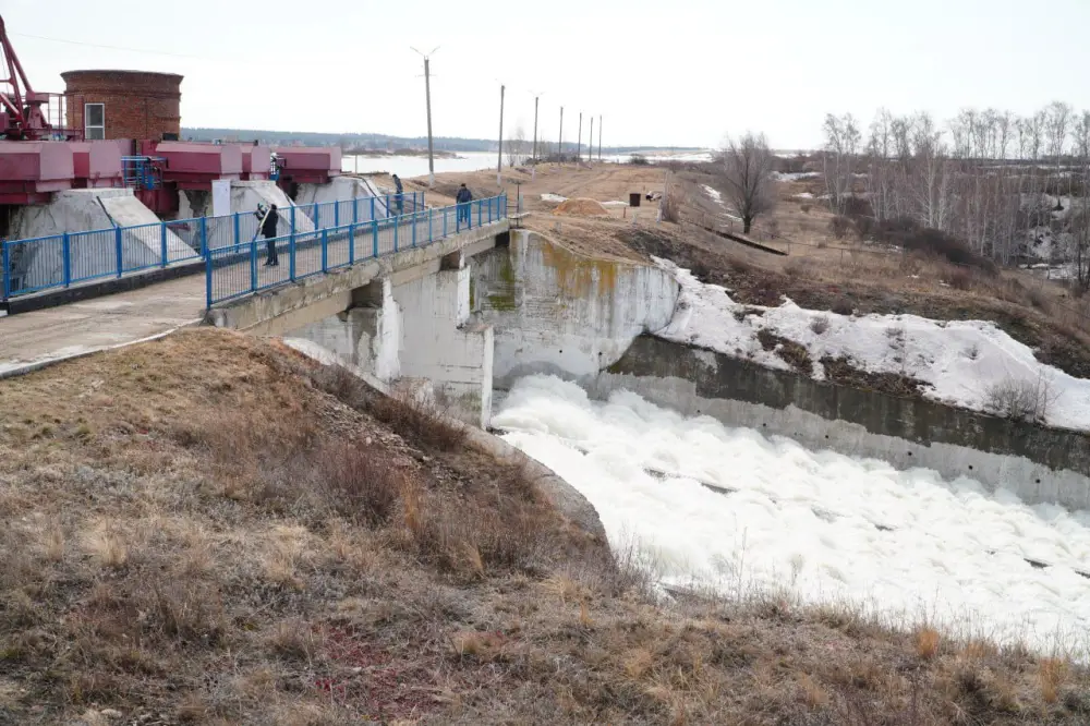 Аким Акмолинской области ознакомился с ходом противопаводковых мероприятий в г. Кокшетау (4)