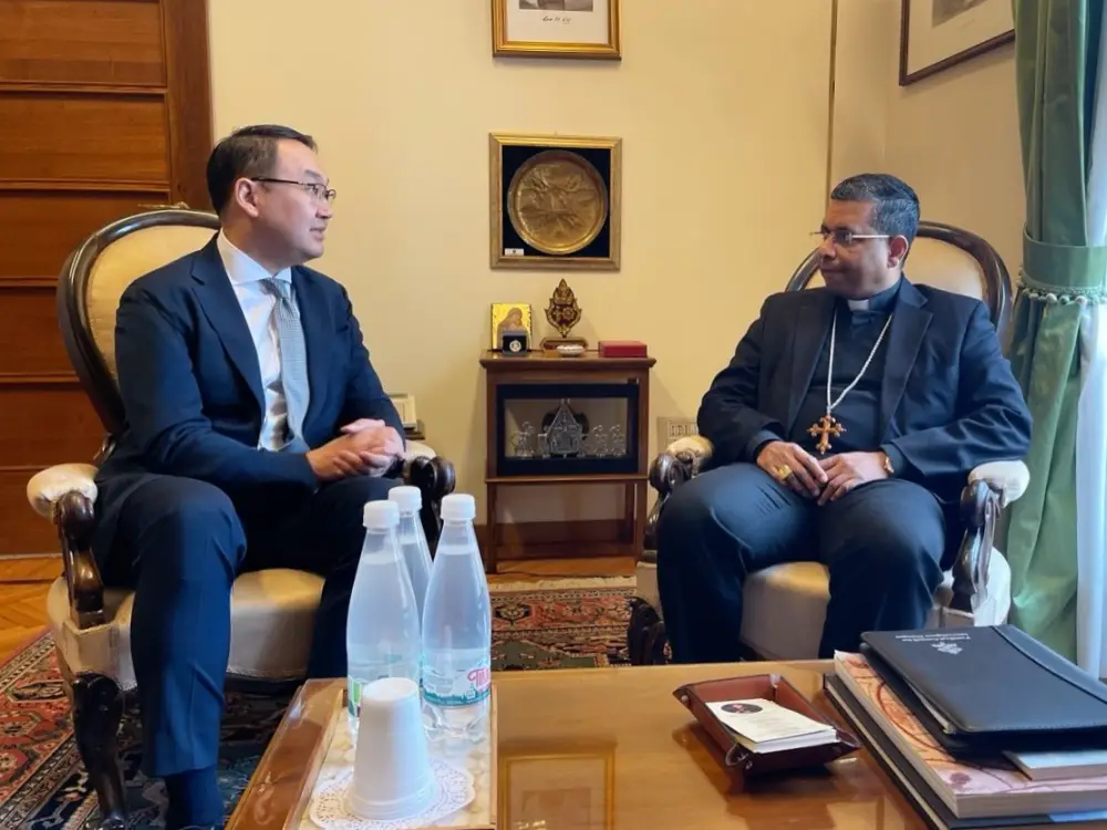 Ватикан и Казахстан: углубление межрелигиозного диалога {city2}