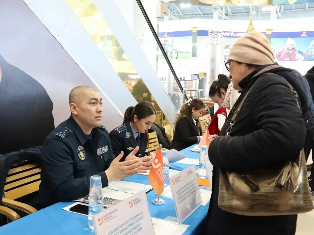 В регионе прошла ярмарка вакансий с участием более 20 ведущих предприятий, представителей малого и среднего бизнеса (4)