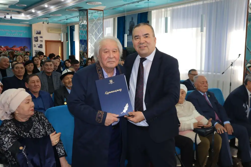 Серик Тургынбекулы: поэт, чьи стихи взрывают юбилей! {city2}