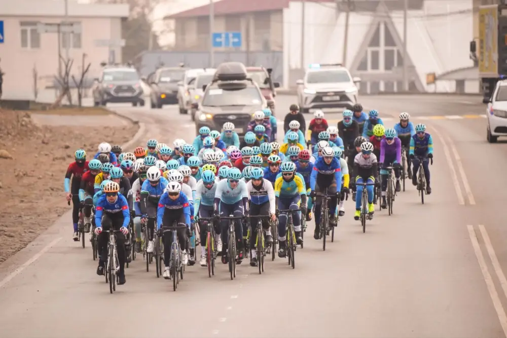 Мурат Куйтенов из Астаны выиграл зимний чемпионат по велогонкам в Кыргызстане {city2}