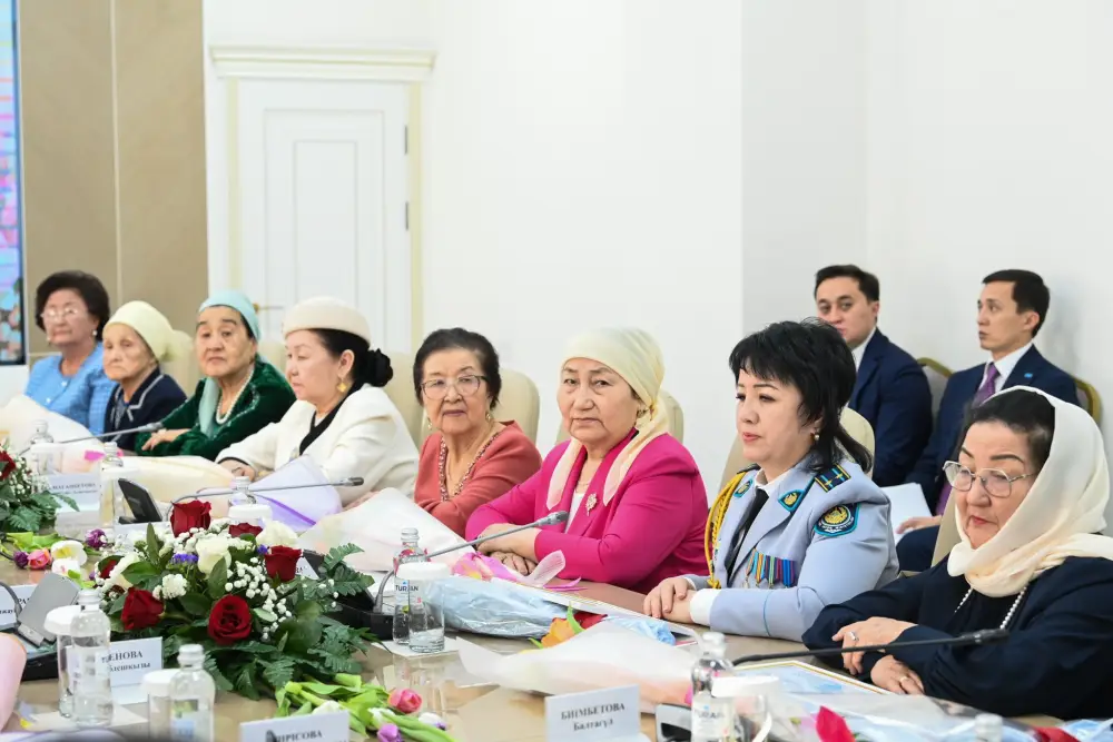 Глава региона встретился с женщинами-матерями (4)