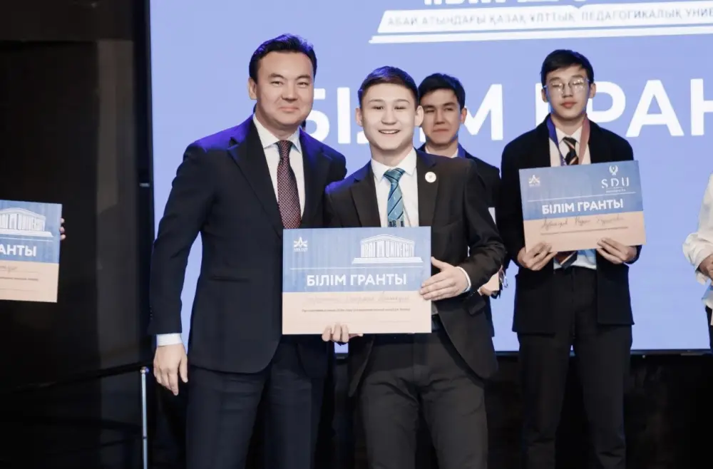 Участие 2000 учеников в республиканской интеллектуальной олимпиаде «Ана тілі» подчеркивает значимость развития интеллектуальных навыков у молодежи {city2}