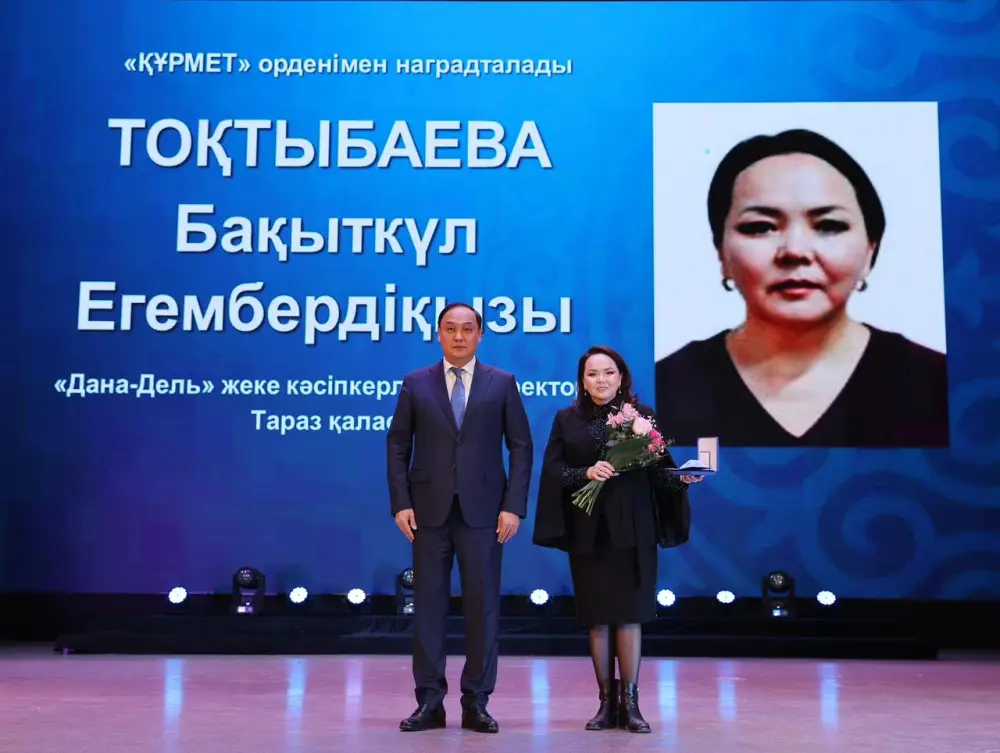 Ербол Карашукеев поздравил женщин Жамбыла с 8 Марта {city2}