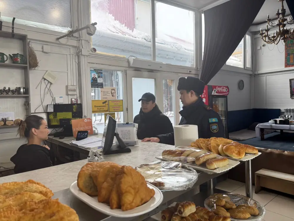 Проверки объектов общепита в Астане привели к выявлению 426 нарушений и демонтажу 78 незаконных павильонов {city2}