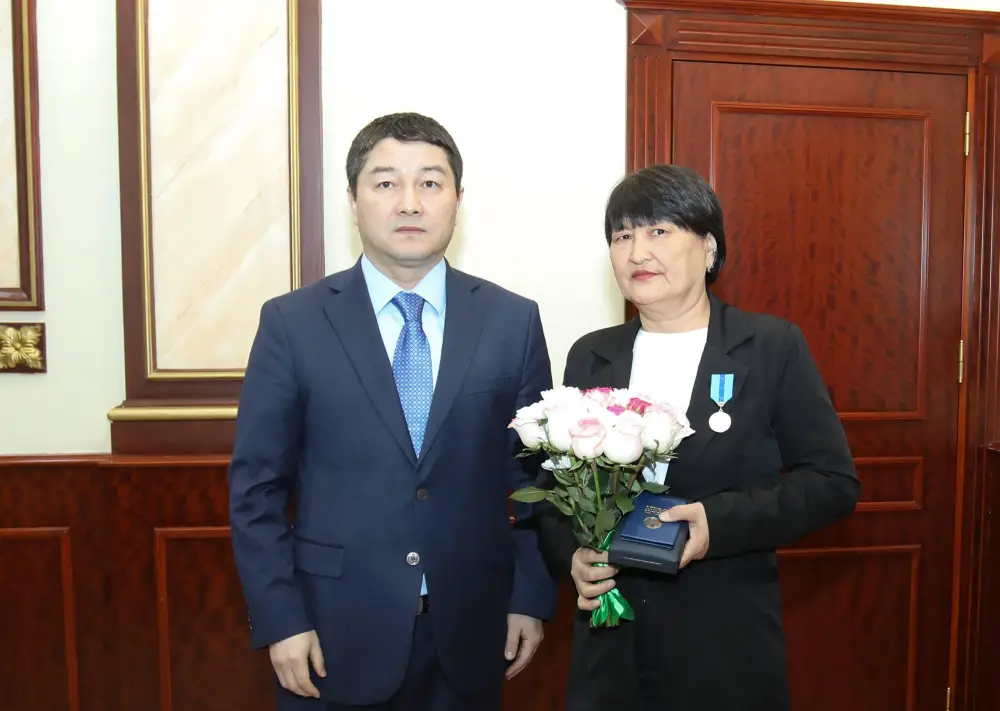 Нурдаулет Килыбай вручил государственные награды ряду тружеников (5)