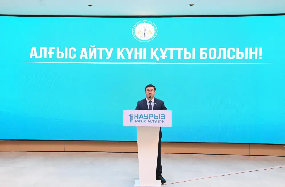 Глава региона наградил работников ряда сфер в честь Дня благодарности {city2}