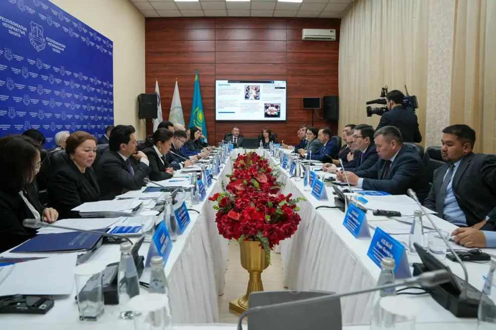 Нотариальный мост в цифровое будущее: Ерлан Сарсембаев обсуждает законность и инновации {city2}