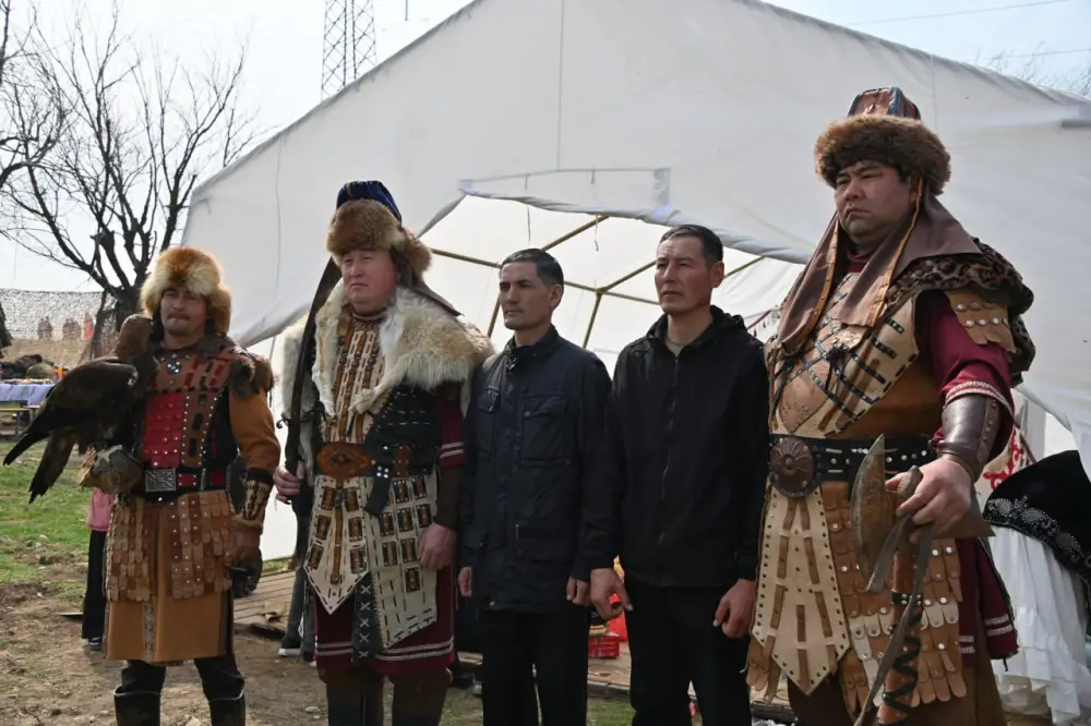 Военные отметили День единства в Наурызнаме {city2}