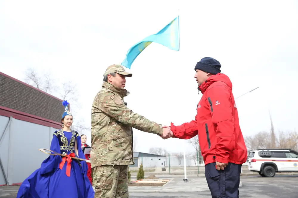 Ключи от новых квартир для спасателей в Алматы {city2}