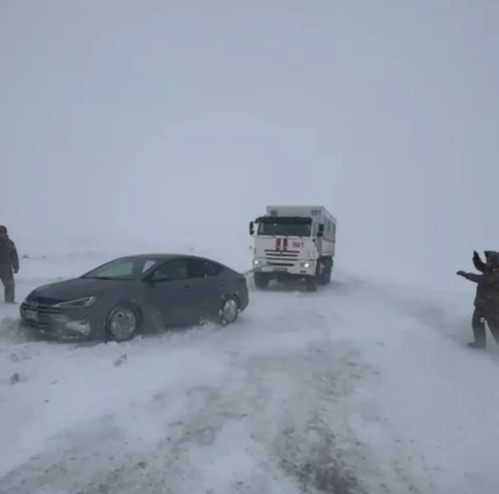 Ледяные ловушки: как спасатели вытащили 78 человек? {city2}