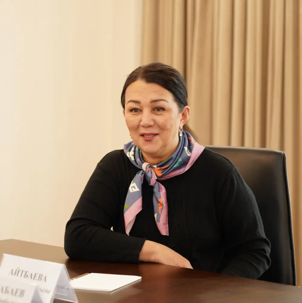 АКИМ ТУРКЕСТАНСКОЙ ОБЛАСТИ ВСТРЕТИЛСЯ С ИЗВЕСТНЫМИ ДЕЯТЕЛЯМИ КУЛЬТУРЫ И ОБМЕНЯЛСЯ С НИМИ МНЕНИЯМИ (4)