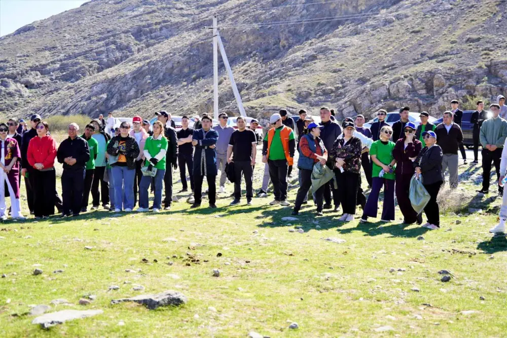 ТУРКЕСТАН: В КЕНТАУ В РАМКАХ ЭКОАКЦИИ «МӨЛДІР БҰЛАҚ» РАСЧИЩЕНЫ РОДНИКИ В ХАНТАГИ (3)