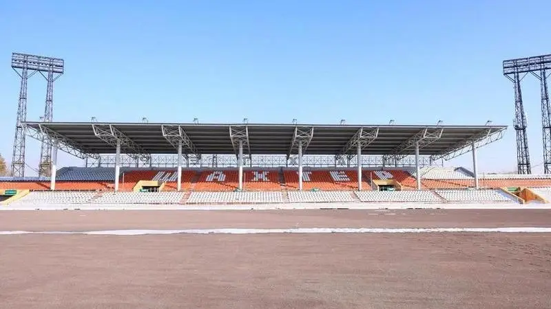 Тестирование системы подогрева поля на стадионе Шахтёр в Караганде {city2}