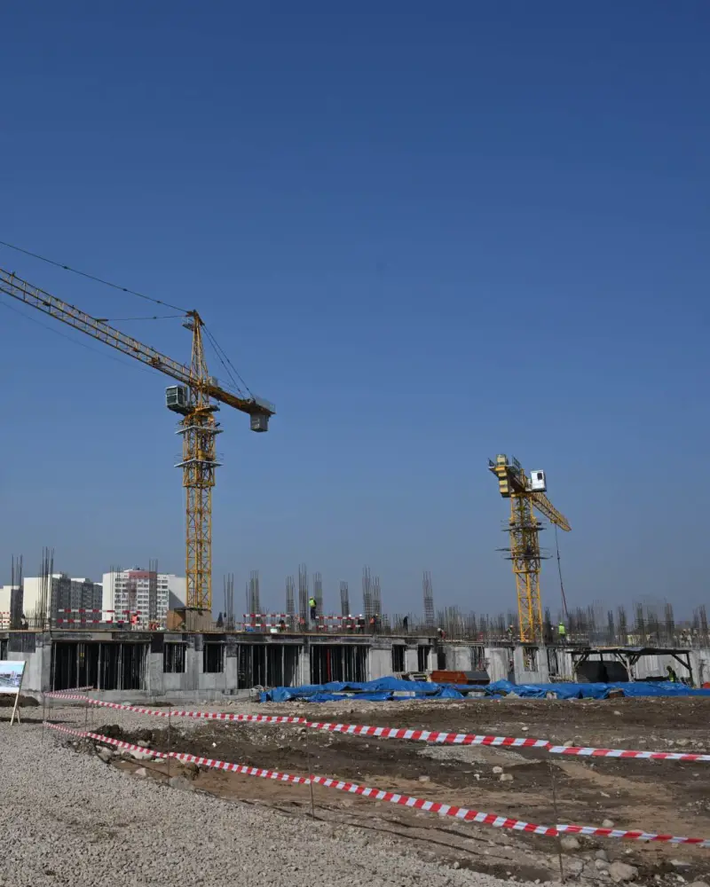 Аким Алматы проверил ход модернизации больницы №7 и строительство новых объектов (6)