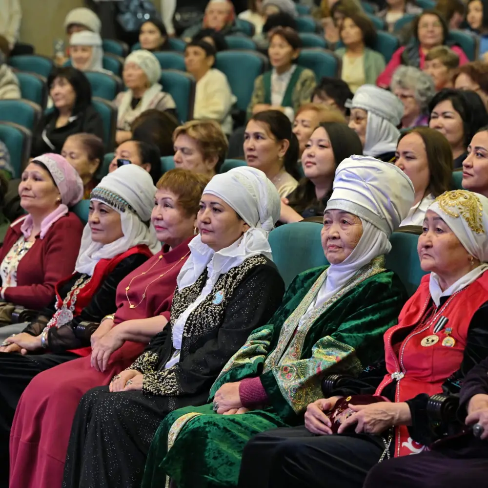 Женщин Павлодарской области наградили в канун 8 Марта {city2}